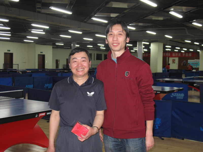 zball为A组亚军刘昌艺颁奖
