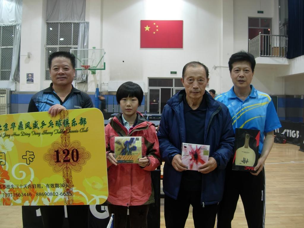 左起：周王建平、杨佳雯、秦松、周大文