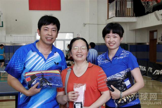 左起：茶、刘鸿翎、贝壳