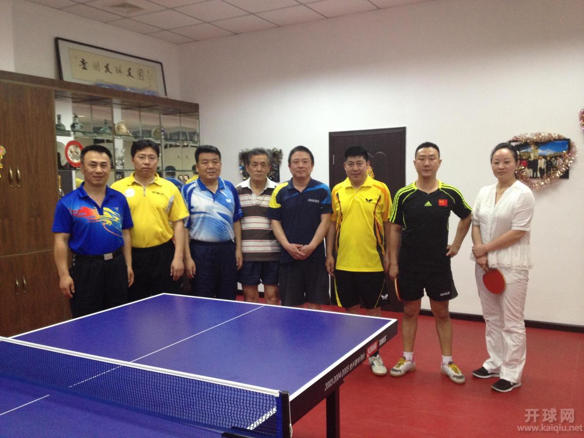 首届“醉门七仙”，左起：张勇、醉爱、卢维、老奚、赵波、秉国、小辛，会计小王。