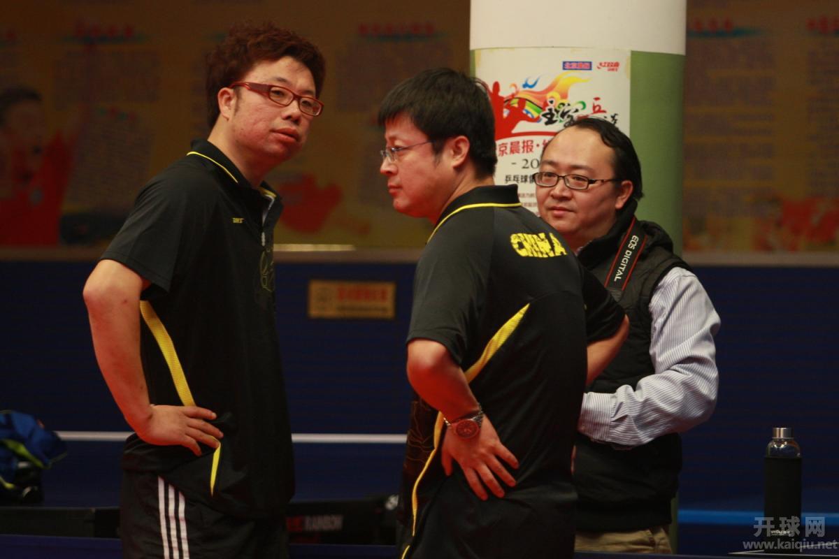 郭总在给男双作指导