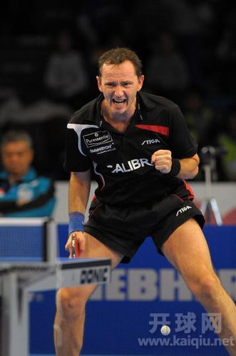 塞弗
塞弗(比利时)2013年第22次参加了世乒赛，同时也成为了欧洲奥委会运动会协会主席，是第一位乒乓球选手担任此职务。