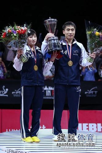 金赫峰
金赫峰(朝鲜)2013年和搭档混双登顶，夺得了朝鲜第一枚世乒赛冠军。