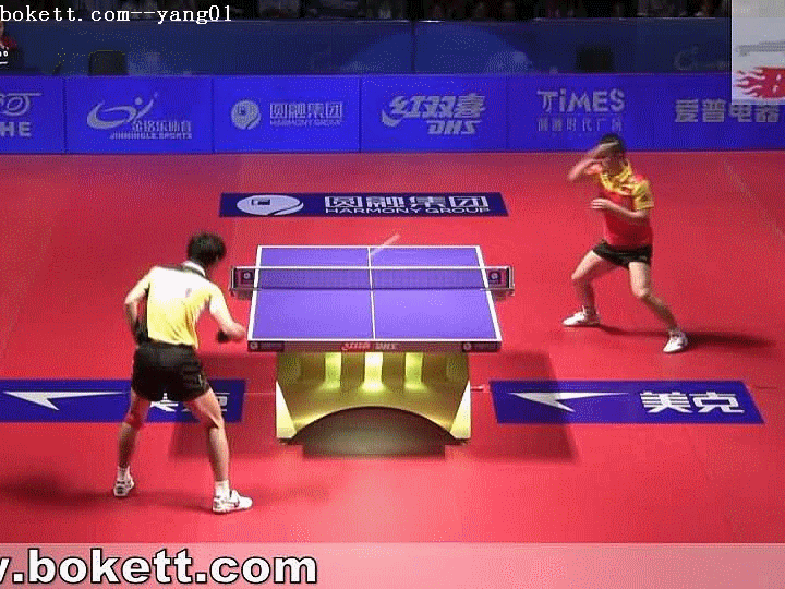 马琳拉球时，收臂面与拍面也是处于同一个平面