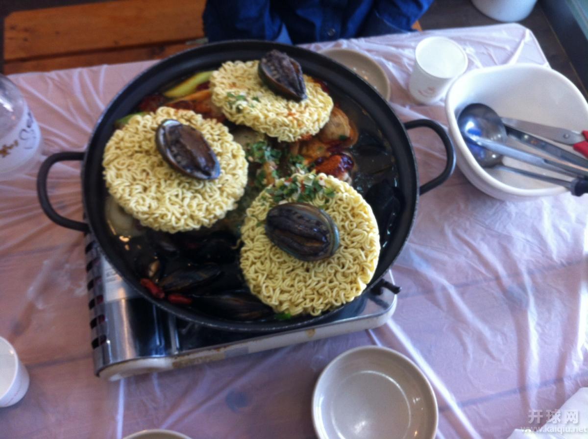 海蛤鲍鱼面，人均消费5000韩元。