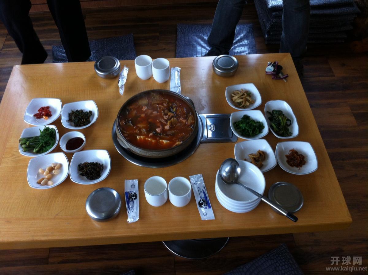 大领导请我吃饭，这是四人歺的全部。绝不浪费。