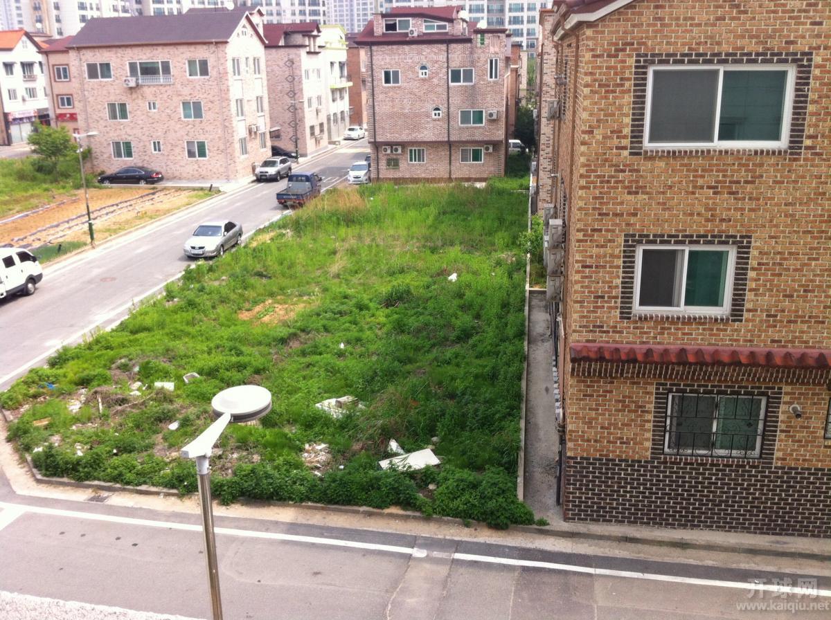 路灯是太阳能的