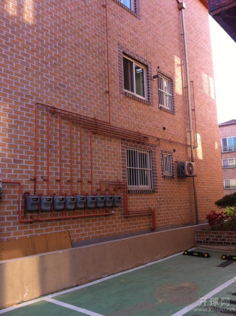 各种管线排列有序