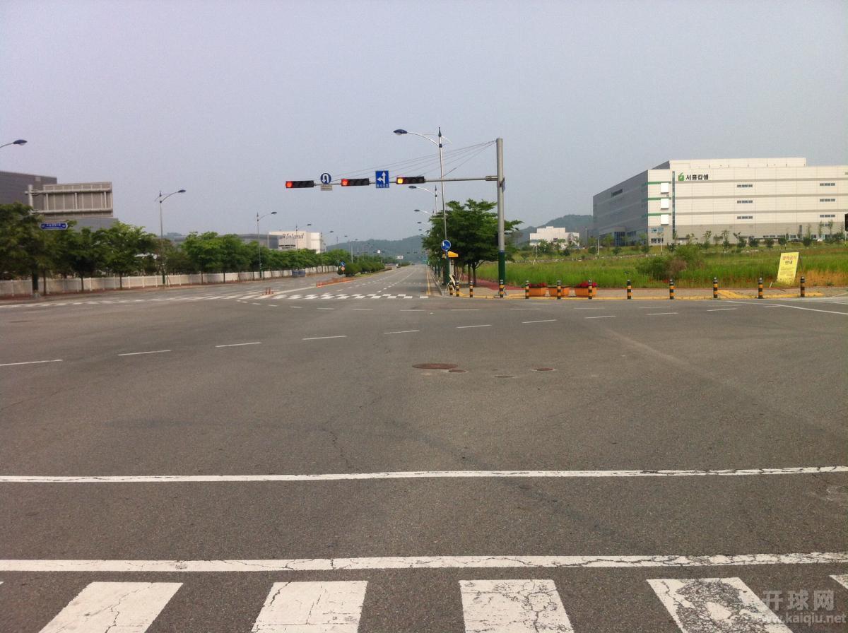 多设几个副首都吧