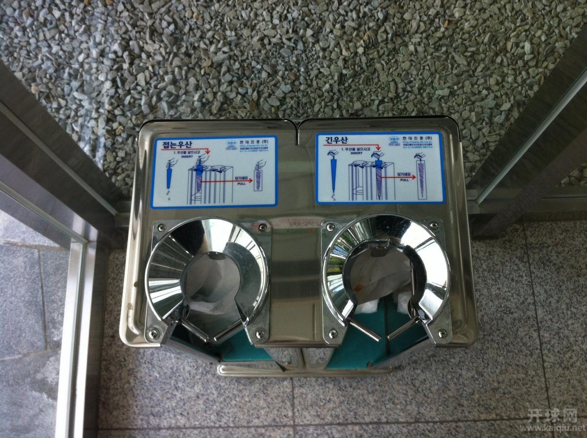 怎么会有两个孔？