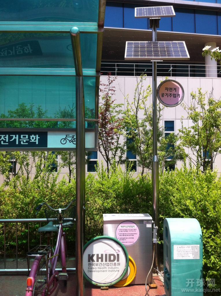 太阳能式自行车充气机。