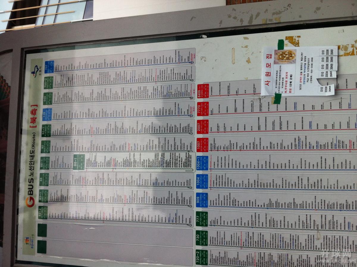 经过这个公交站台的车辆