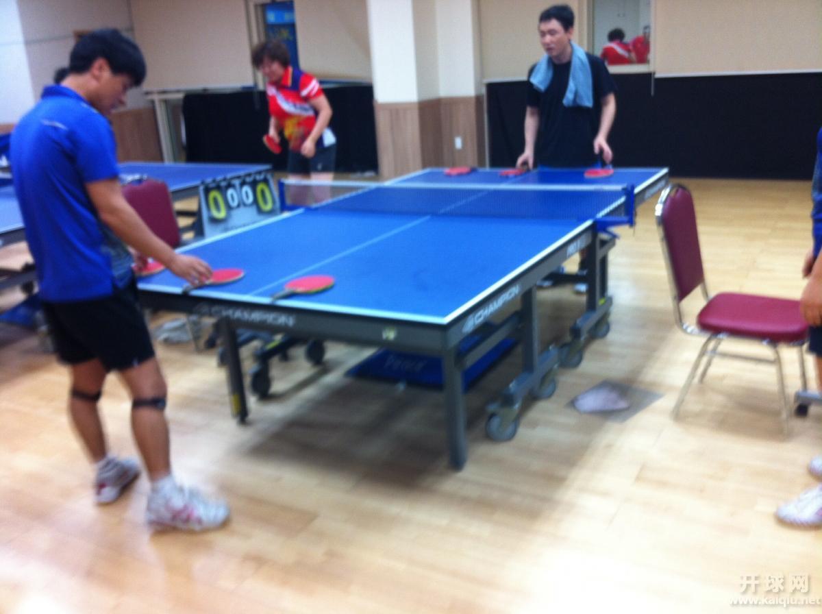 双方同时亮底牌