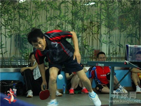 张碑华奋力扑救