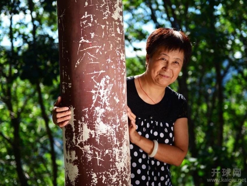 给大姐也拍张美人照。