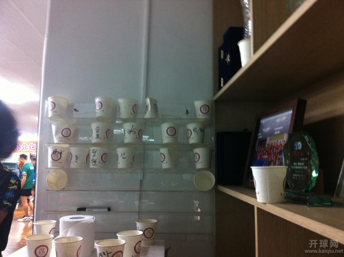 节约资源，纸杯都注上个人的名字！赞一个！