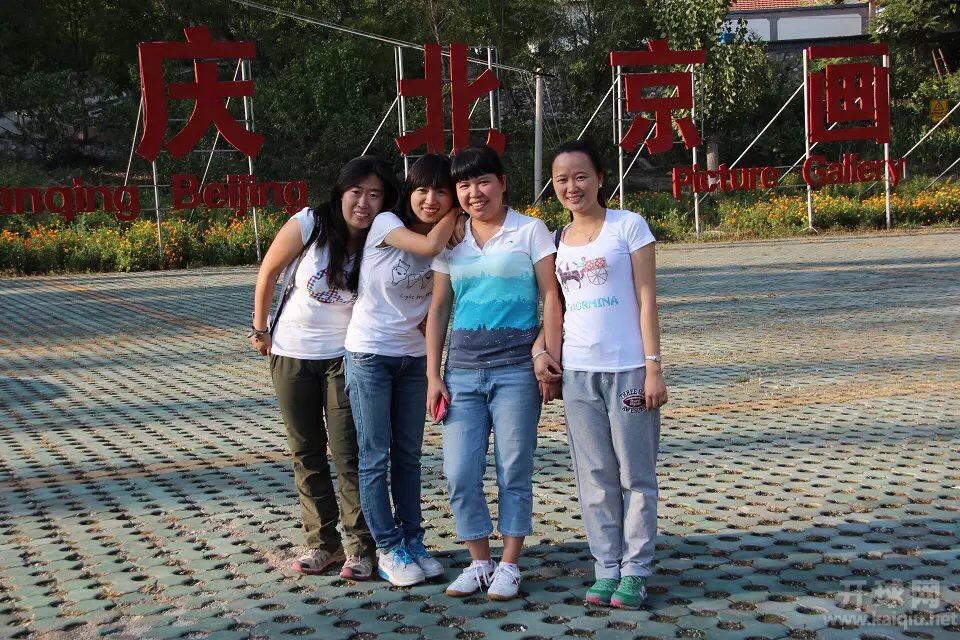 年轻的美女。