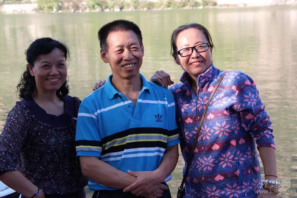 神仙哥哥被美女绑架了。