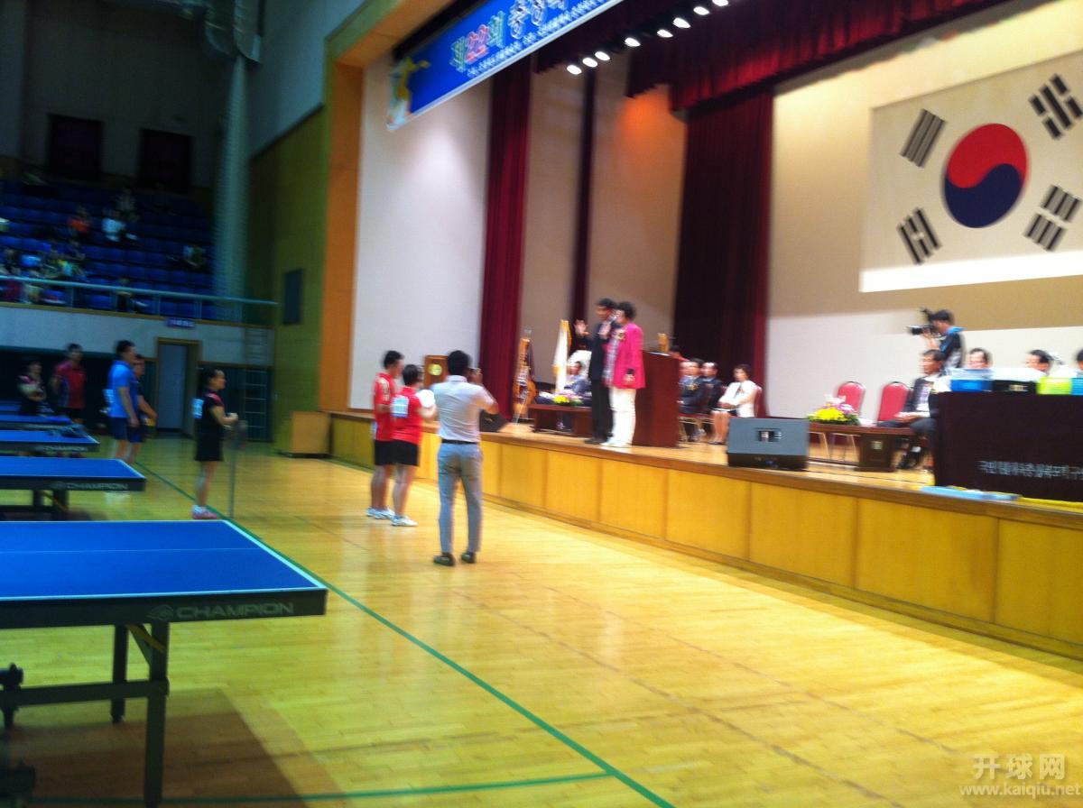 唱完国歌后是运动员代表宣誓。