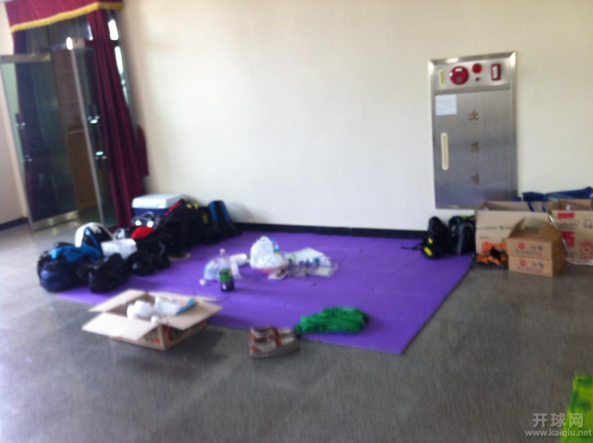 累了就睡一小觉。没人照看的物品不会丢。