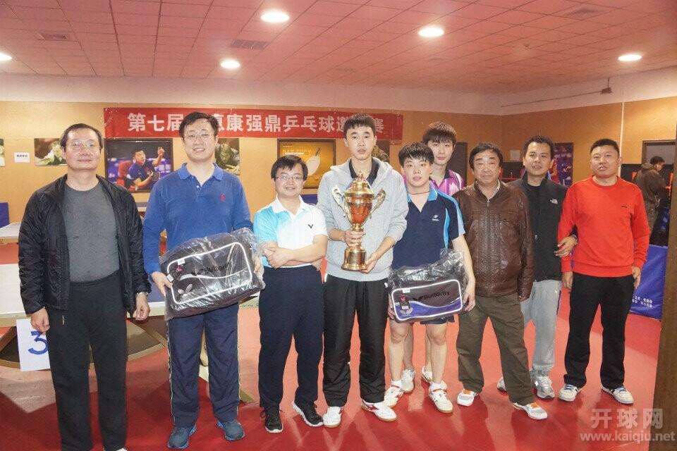 强鼎乒乓俱乐部夺取第七届金惠康强鼎乒乓邀请赛冠军合影