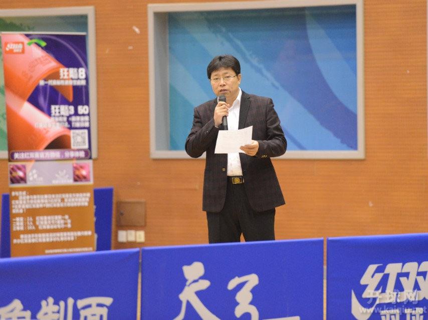 大会主持人，醉爱乒乓。