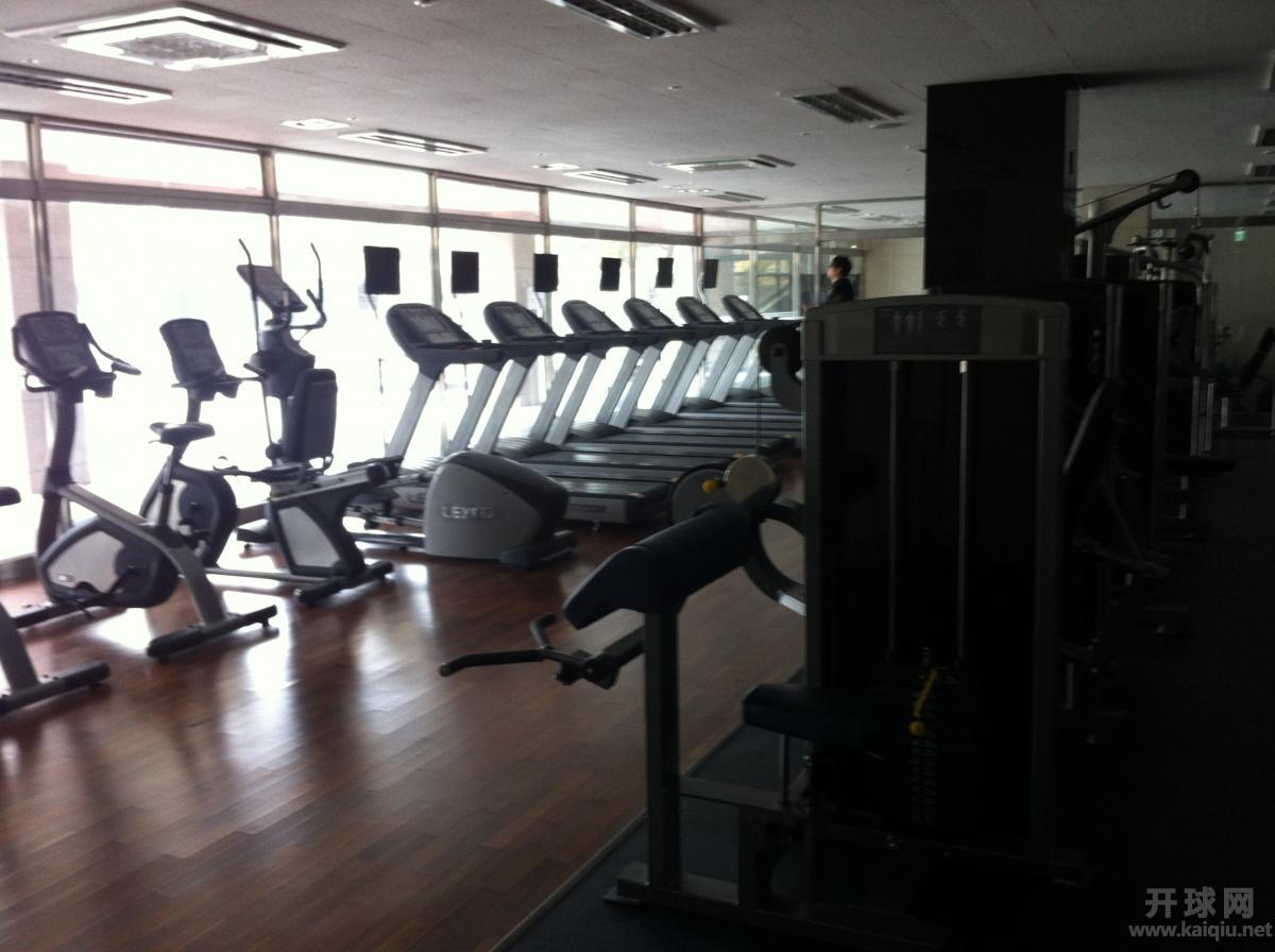 小区健身中心的健身设备