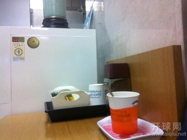 连搅拌用的勺子都准备好了。