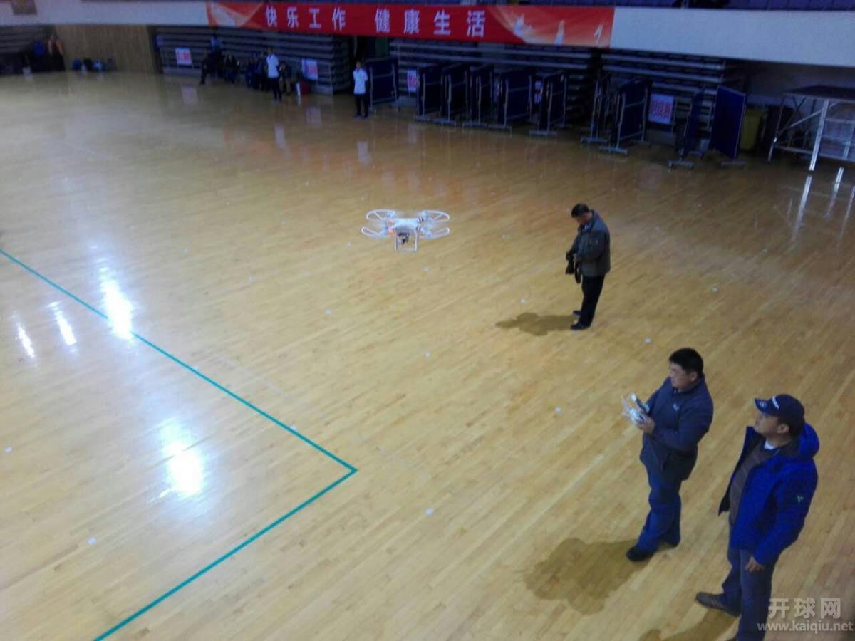 拍摄入场式的小无人机