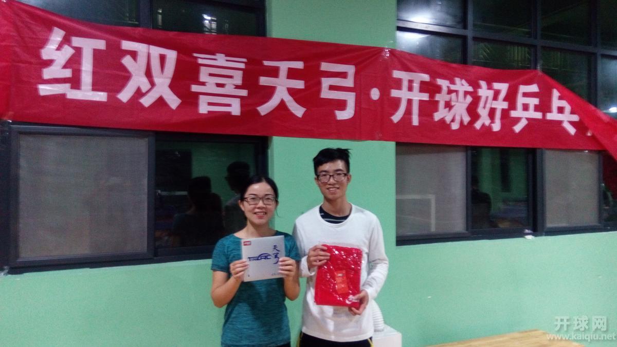 丙组冠军 吴梦莉；亚军 李国立。丙组并列第三 小马哥/黄金鹏（奖品待领，一人一双乒乓球祙）