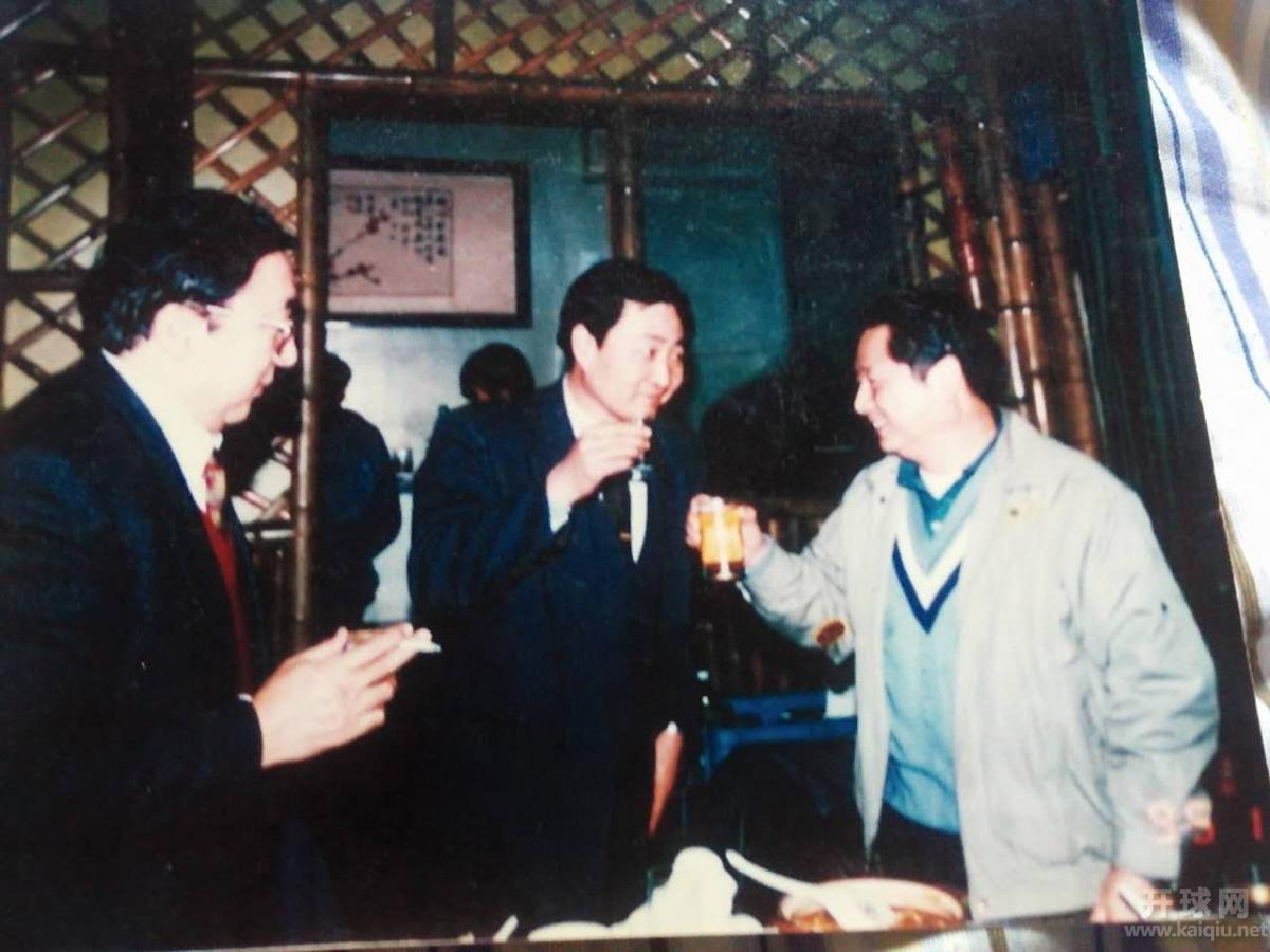 和徐寅生许绍发在一起