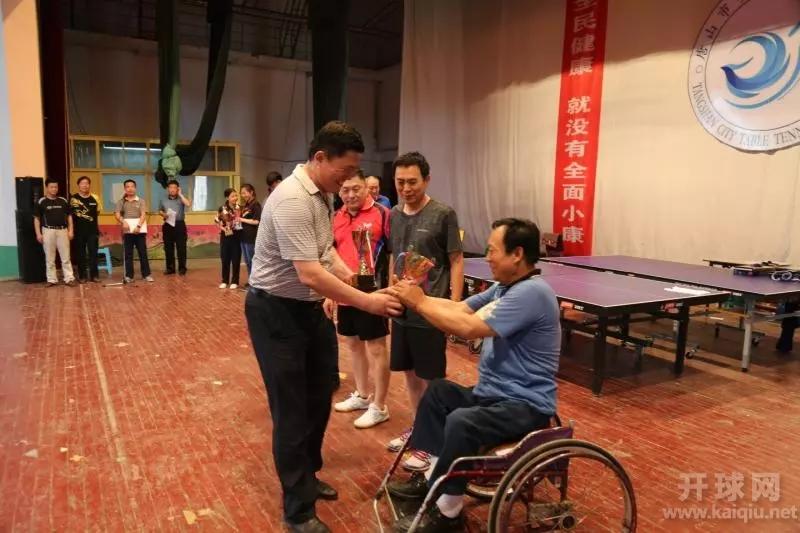 男子团体季军：海北镇起伟家电代表队、机关党委代表队
