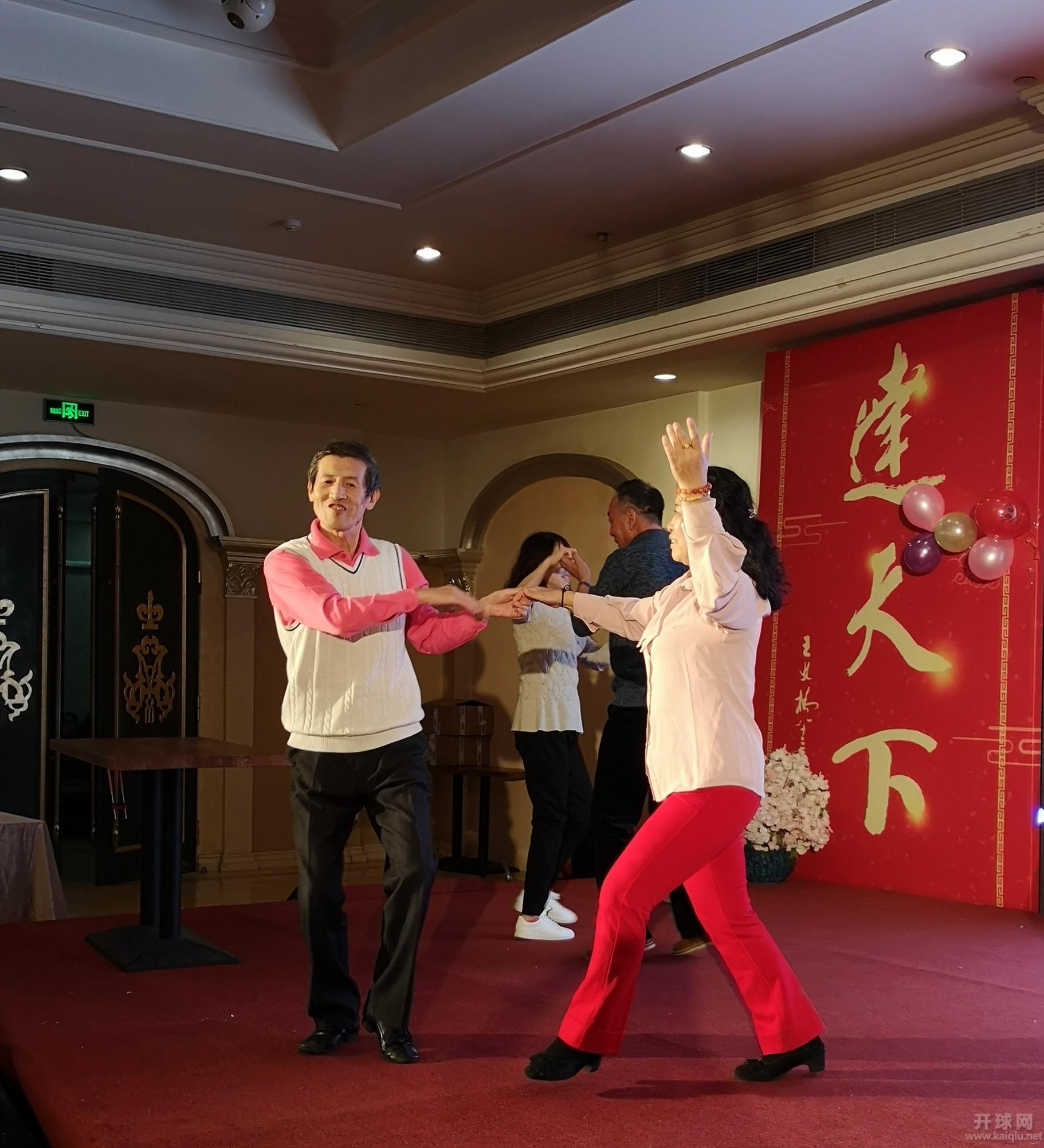欢声笑语